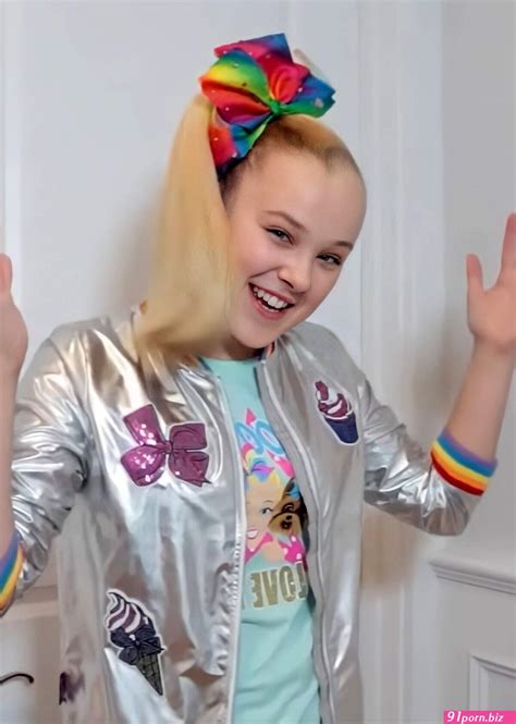 May 6, 2022. Getty Images. JoJo Siwa has made us believe in love again, as the social media star confirmed on Thursday that she and girlfriend Kylie Prew have gotten back together. In the sweetest ...